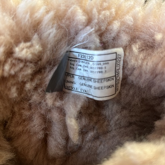 Ugg Women’s Bailey button ankle US7 Women - Picture 8 of 8